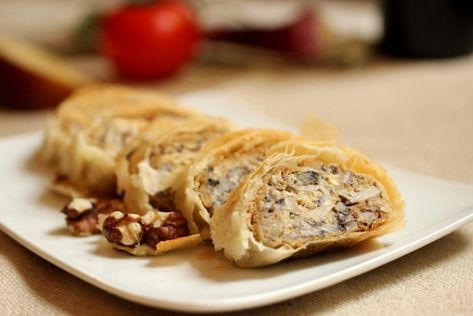 Mushroom Strudel, Mushroom Cheese, Kitchen Notes, Toasted Walnuts, Perfect Appetizers, Milk Recipes, Yummy Appetizers, Appetizer Snacks, Christmas Eve