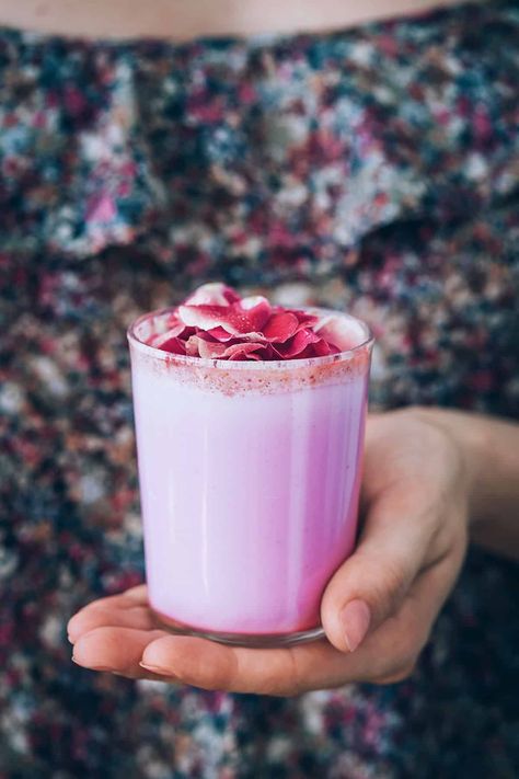 This Adaptogenic Midnight Milk Will Help You Sleep Better Tonight | Hello Glow Adaptogen Cocktails, Adaptogen Mocktails, Ashwagandha Recipes, Moon Milk Recipe, Moon Milk, Rose Recipes, Hello Glow, Avocado Smoothie, Fall Drinks