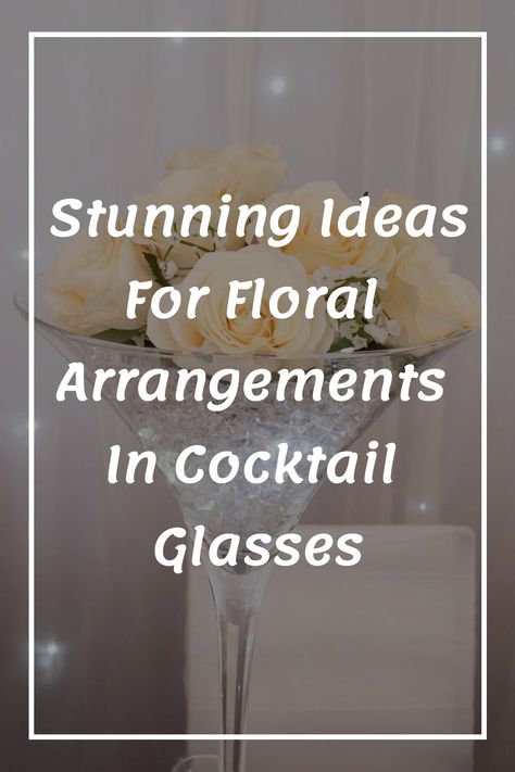 Stunning Ideas for Floral Arrangements in Cocktail Glasses Martini Floral Arrangements, Flower Arrangements In Wine Glasses, Glass Flower Arrangements, Floral Champagne Flutes, Flower Arrangements Ideas, Beautiful Roses Bouquet, Arrange Flowers, Wine Glass Decor, Large Wine Glass