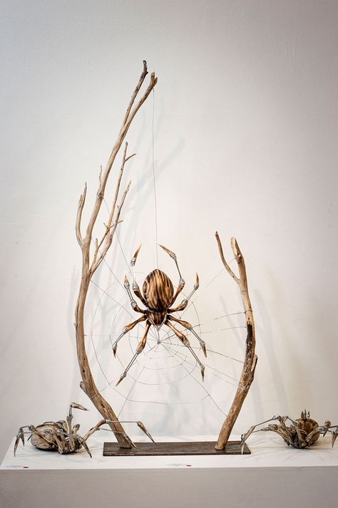 Upcycled spider sculpture by Georgie Seccull, Melbourne, Australia Insect Sculpture Art, Small Wood Sculpture, Spiders Artwork, Beautiful Trash Art, Spider Taxidermy, Diy Sculpture Ideas, Trash Sculpture, Art From Trash, Bug Sculpture