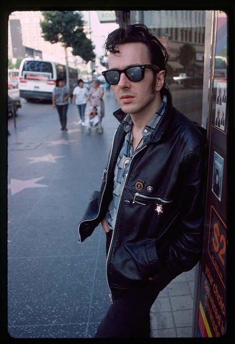 Mick Jones, British Punk, Joe Strummer, Punk Looks, Punk Rock Bands, Punk Music, Music Photo, The Clash, Post Punk