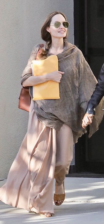 Angelina Jolie Street Style Angelina Jolie Street Style, Angelina Jolie, The Chic, Los Angeles California, Celebrity Style, Angeles, Saree, Street Style, California