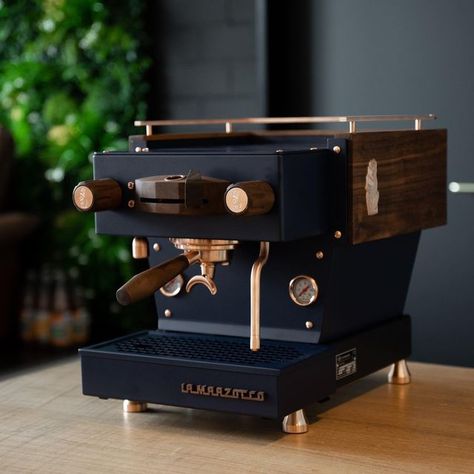 Expresso Machine Aesthetic, Cool Coffee Machines, La Marzocco Linea Mini, To Go Coffee, La Marzocco, Water Spout, Home Coffee Bar, Coffee Bar Home, Neutral Design