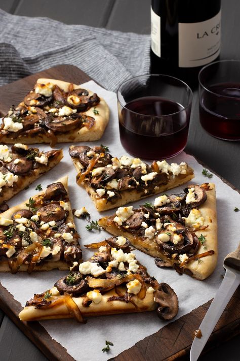 Pizza Pairings, Mushroom Flatbread, Flatbread Appetizers, Caramelized Onion Pizza, Goats Cheese Flatbread, Pizza Flatbread, Pizza And Wine, Caramelized Onions And Mushrooms, Veggie Main Dishes