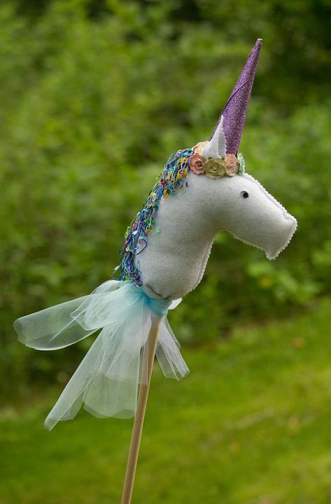 Unicorn on a wooden stick | CatchMyParty.com Unicorn Hobby Horse, Horse Stick, Horse Party Favors, Stick Pony, Toy Unicorn, Rainbow Unicorn Party, Stick Horses, Unicorn Party Supplies, Horse Party