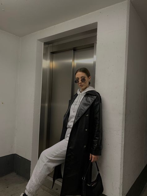 Grey Sweatpants Outfit, Gray Sweatpants Outfit, York Outfits, Faux Leather Trench Coat, New York Outfits, Sweatpants Outfit, Day Fashion, Coat Outfit, Leather Trench