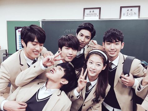 Sungyeol and Woohyun with High School Love On Casts ❤ Hi School Love On Drama, High School Love On Kdrama, With You Chinese Drama, Korean High School, Hi School Love On, Reply 1997, Kim Saeron, Hig School, Nam Woohyun