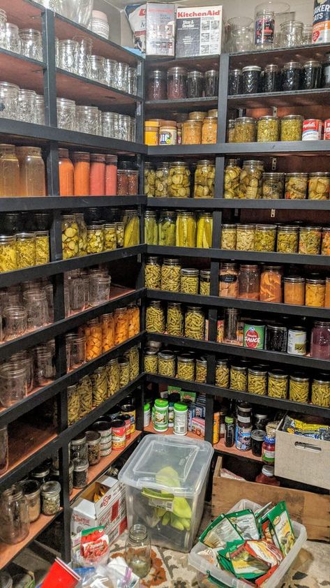 Homemade Stock, Harvest Storage, Dehydrating Food, Canning Kitchen, Canning Food, House Planning, Food Gardening, Canned Goods, Food Fruit