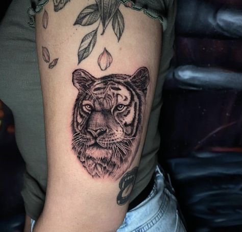 Dallas Tattoos Texas Tattoos Sinners Tattoo Studio @john.alaw.tattoo Animal Hip Tattoo, Texas Tattoos, Grunge Tattoo, Tiger Tattoo Design, Gaming Tattoo, Incredible Tattoos, Tattoo Portfolio, Modern Tattoos, Desenho Tattoo