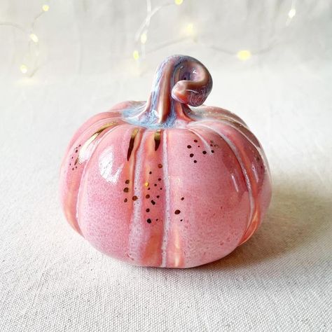 Ceramic Pumpkin Painting Ideas, Pumpkin Pottery, Ceramic Pumpkins, Laguna Clay, Clay Hearts, Pink Autumn, Unicorn Pumpkin, Pottery Inspo, Ceramic Pumpkin