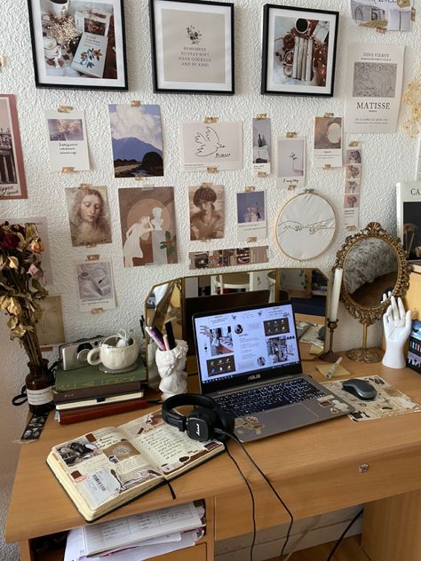 Communication Student Aesthetic, Bookworm Room Aesthetic, Bookworm Room, Bookworm Aesthetic, Character Vibes, Student Aesthetic, Pinterest Contest, Academic Validation, Have Courage And Be Kind