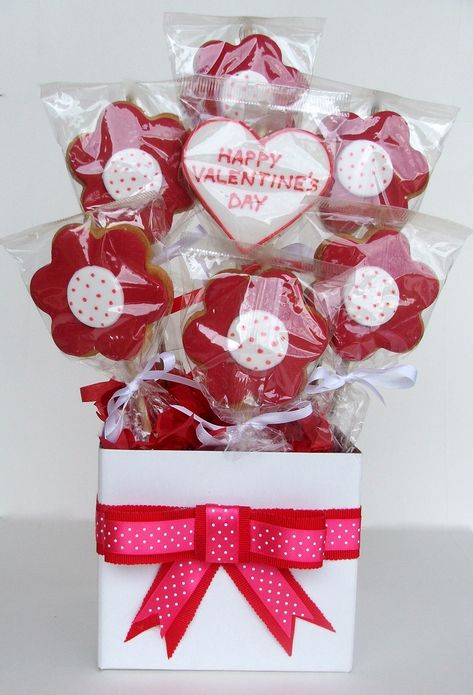 Bunch of Flowers Cookie Bouquet 2010 | www.dolledupcookiesan… | Flickr Valentine Cookie Bouquets, Flower Cookies Bouquet, Valentines Party Food, Valentine Cookie, Valentine Sugar Cookies, Valentines Baking, Edible Bouquets, Cookie Bouquet, Valentines Day Cakes