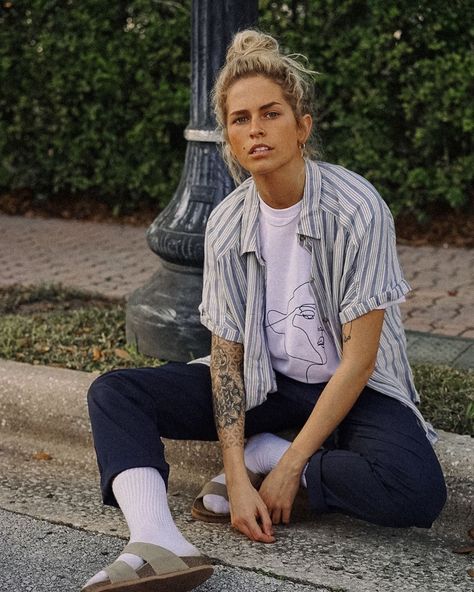 Lesbian Outfits Summer, Masc Lesbian Outfits, Masc Lesbian, Lesbian Outfits, Masc Outfits, Lesbian Fashion, Queer Fashion, Tomboy Outfits, Tomboy Style Outfits