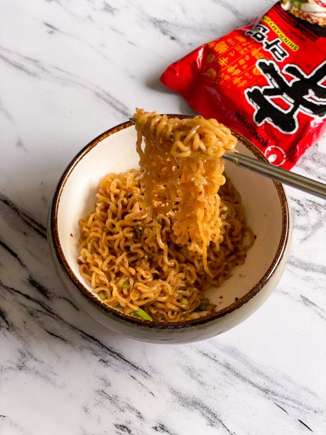 Instant Ramen Hacks, Gochujang Noodles, Koreansk Mat, Ramen Hacks, Korean Noodles, Spicy Ramen, Instant Ramen, Spicy Noodles, Lo Mein