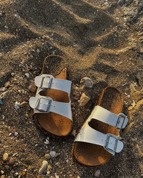 #beach #sandals #aesthetic Sandals Summer Aesthetic, Sandals Aesthetic Summer, Birkenstock Sandals Aesthetic, Aesthetic Summer Sandals, Summer Shoes Aesthetic Sandals, Summer Shoes 2023 Trends, Beach Sandals Aesthetic, Beach Shoes Aesthetic, Beach Footwear Women