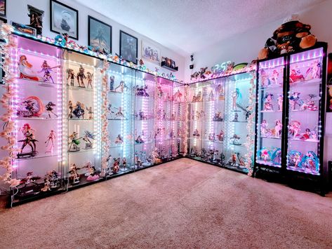 Otaku Living Room, Cosplay Room, Tiktok Room Ideas, Weeb Room, Anime Bedroom Ideas, Kawaii Room Ideas, Geek Room, Otaku Room, Gamer Room Decor