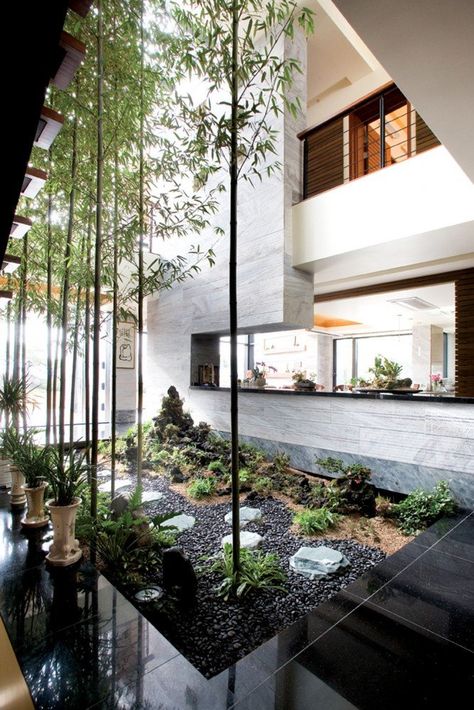 30 Magical Zen Gardens Indoor Zen Garden, Indoor Courtyard, Courtyard Design, Indoor Gardens, Patio Interior, Design Exterior, Natural Home Decor, Interior Garden, Courtyard Garden