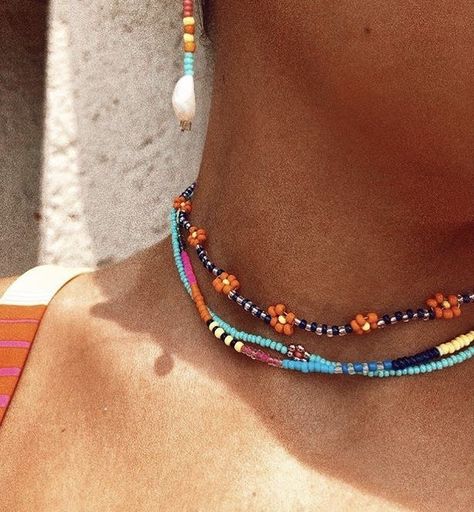 Colorful Necklace Aesthetic, Colorful Beaded Necklace Aesthetic, Summer Necklaces Aesthetic, Summer Beaded Necklace Aesthetic, Beaded Summer Necklace, Necklace Beads Aesthetic, Summer Necklace Diy, Diy Summer Necklace, Summer Necklace Ideas