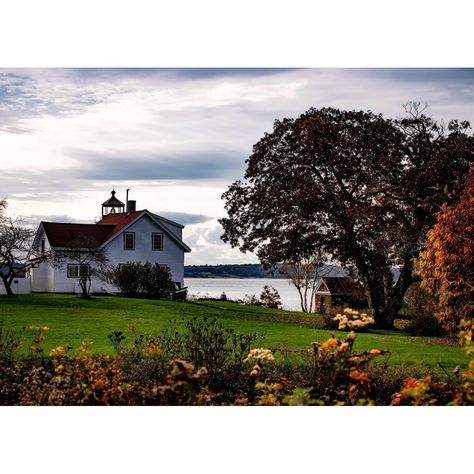 All the fall feels at Fort Point State Park on Penobscot Bay in Stockton Springs, Maine. #mainephotography #mainecoastalphotography #mainelandscapephotos #mainelighthouse #mainefall #maineautumn #lighthouses #lighthouse #eastcoastphotography Maine In The Fall, Maine Photography, Maine Lighthouses, Coastal Maine, Bay Photo, Fall Feels, Landscape Photos, State Park, East Coast