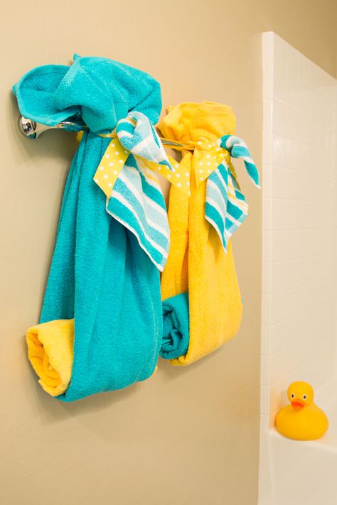 Model Home Design Yellow & Turquoise / Bathroom /  golddiggerinc.com  I'm actually doing this color scheme for my guest bathroom (minus the rubber ducky lol) Folding Bath Towels, Duck Bathroom, Fancy Towels, Turquoise Bathroom, Towel Display, Bathroom Towel Decor, Yellow And Turquoise, Yellow Bathroom, Decorating Bathroom