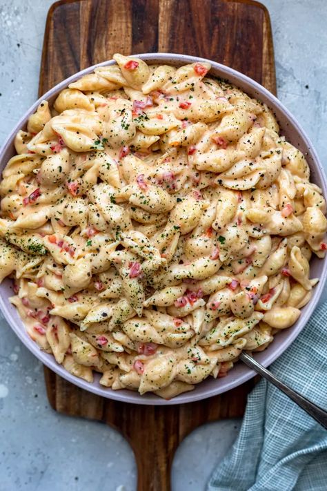 Pimento Mac And Cheese - Dash of Mandi Pimento Mac And Cheese, Mac N Cheese Recipe, Daily Meals, Chicken Breast Recipes, Salmon Recipes, Mac And Cheese, Savoury Food, Main Course, Casseroles