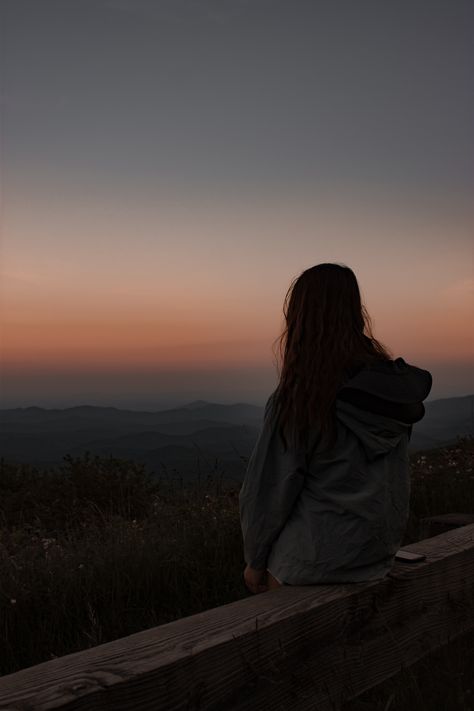 A Darker Shade Of Magic, Rainy Day Aesthetic, Photos For Profile Picture, Shadow Photos, Cool Instagram, Shadow Pictures, Phone Wallpaper For Men, Cool Wallpapers Cartoon, Blue Ridge Parkway