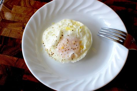 Microwave "Fried" Egg Microwave Egg Sandwich, Over Easy Eggs In Microwave, How To Cook An Egg In The Microwave, Microwave Eggs Over Easy, Microwave Eggs In A Cup, Microwaved Eggs, Recipes In Microwave, Microwave An Egg, Cook Egg In Microwave