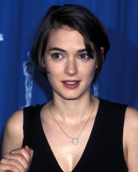 Winona Ryder Young, Winona Ryder Hair, Winona Ryder Style, Winona Ryder 90s, Winona Forever, Scorpio Women, Asian Short Hair, Cut Her Hair, Winona Ryder