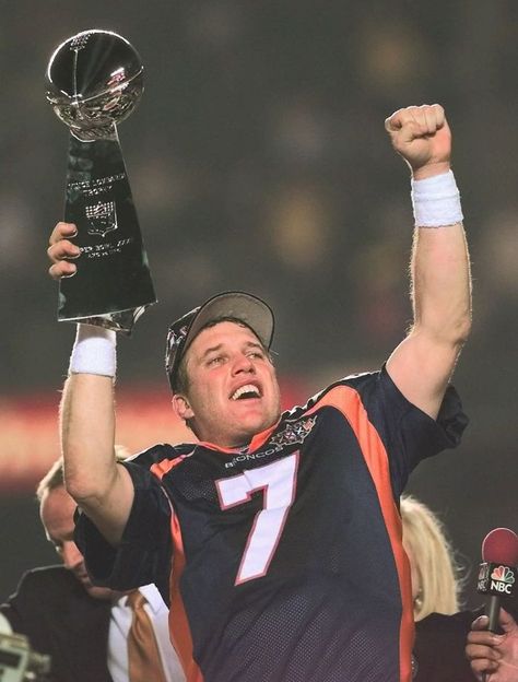 Vince Lombardi Trophy, Denver Broncos Players, Broncos Players, Denver Broncos Baby, Super Bowl Winners, Lombardi Trophy, Go Broncos, Denver Broncos Football, John Elway