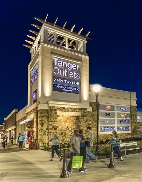 View image Retail Building Design-Dorsky Yue International-Tanger Outlets-Southaven, Mississippi Southaven Mississippi, Retail Building, Center Photography, Tanger Outlets, Building Ideas, Year 2, Senior Year, View Image, Building Design