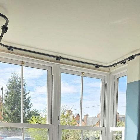 Melissa Hutcheson Interiors on Instagram: "We love tricky shaped windows. Here’s a square bay with contemporary metal pole with reverse bends. I can’t wait to hang the new curtains!  Call or email for expert advise on all curtain poles.  ARC pole shown here. . . #curtainpoles #curtainadvice #oxfordcurtainmaker #cotswoldscurtainmaker #cotswoldcurtains #expertadvice #curtainsandblinds #oxfordshiremakers" Square Bay Windows, Box Window Curtains Ideas, Square Bay Window Curtains, Square Bay Window Ideas, Bay Window Curtains Living Room, Bay Window Curtain Ideas, Bay Window Dressing, Square Bay Window, Bay Window Curtain Poles