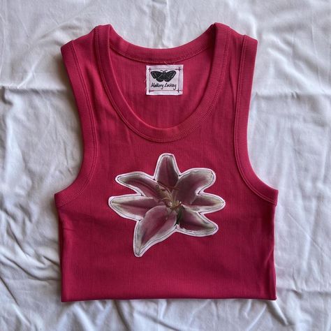 Hand Painted Tank Tops, Tank Top Painting Ideas, Funky Tank Tops, Painted Tank Top, Thrift Manifest, Painting Clothes, 2023 Clothes, Pink Lily Flower, Flower Tank Top