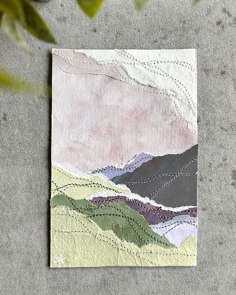 Nothing beats taking a moment to appreciate the beauty of nature. ☀️🌳

This stunning mixed-media piece by @artbywhitneyalyssa depicts a textural landscape. Free Motion Embroidery Tutorial, Collage Landscapes, Embroidery Texture, Fog Landscape, Watercolour Challenge, Collage Landscape, Creative Textiles, Collage Art Projects, Free Motion Embroidery