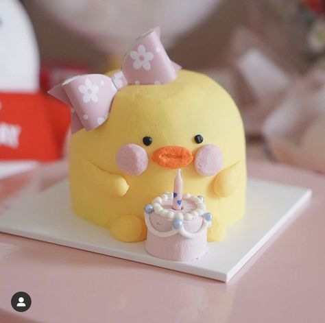 Duck Cake, Simple Cake Designs, Funny Birthday Cakes, Mini Cakes Birthday, Creative Cake Decorating, Cute Baking, Creative Birthday Cakes, Simple Birthday Cake, Baby Birthday Cakes