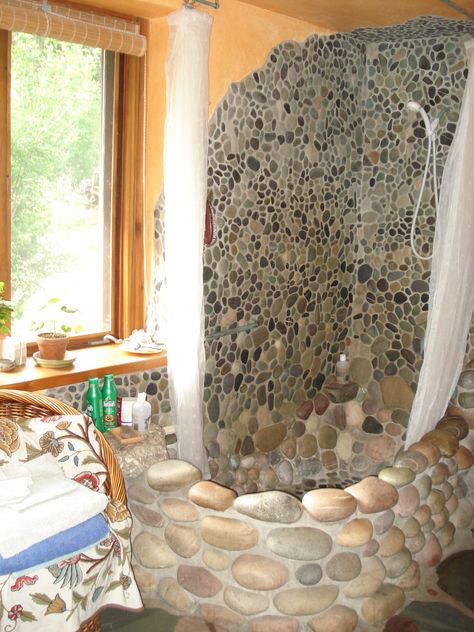 stone shower Wood Yard Art, Outdoor Furniture Diy Easy, Stone Shower, Summer Mantle Decor, Diy Shower, Outdoor Furniture Plans, Rustic Bathrooms, Bathroom Remodel Shower, Stone Walls