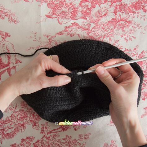 Come fare un basco all'uncinetto alla francese Knitting Club, Easy Crochet Hat, Crochet Heart, Diy Crochet, Easy Crochet, Crochet Bag, Knit Crochet, Knitted Hats, Shawl