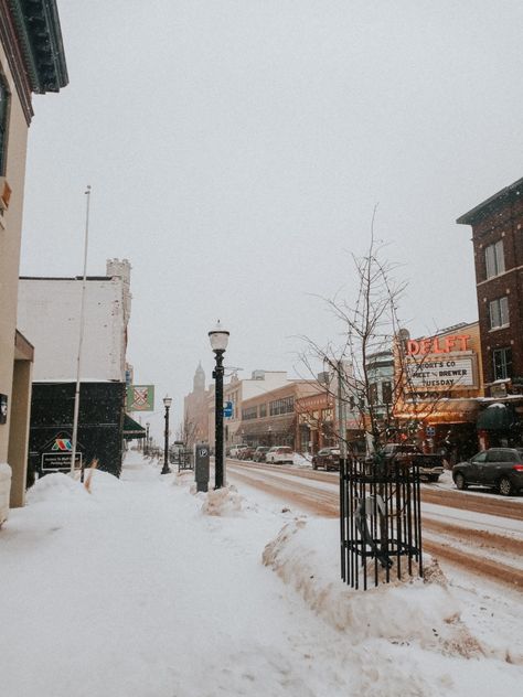 Marquette Aesthetic, Umich Aesthetic, Michigan Farmhouse, Michigan Aesthetic, Michigan Snow, Grey November, Michigan Christmas, Northern Michigan University, Muskegon Michigan