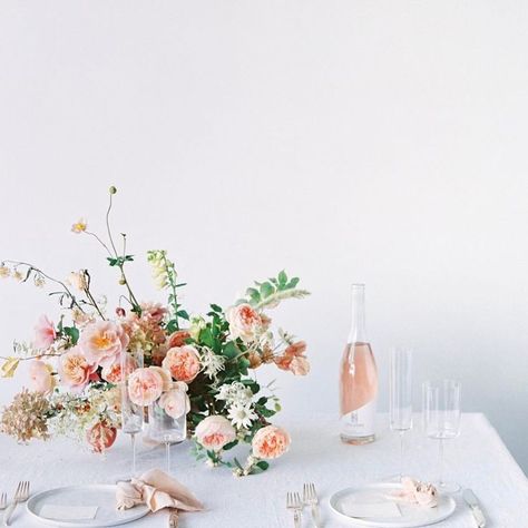 Tinge floral + @darcybenincosa @tesscomrie @lancasterandcornish @script_merchant Colorful Minimalist Wedding, Wedding Table Placement, Minimalist Reception, Blush Centerpiece, Flower Styling, Fall Wedding Tables, Colorful Minimalist, Wedding Set Up, Festa Party