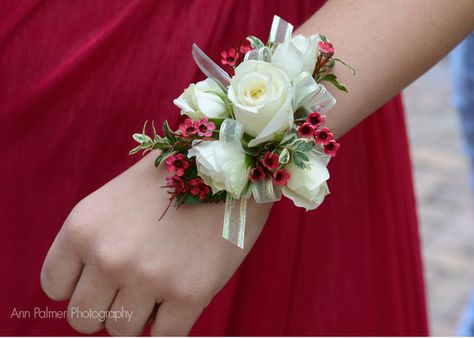 FREE HOMECOMING FLOWER TUTORIALS http://www.wedding-flowers-and-reception-ideas.com/make-your-own-wedding.html Learn how to make corsages and matching boutonnieres. Buy corsage bracelets, flower jewels, floral supplies and more. Dainty white sweetheart roses accented with hot pink wax flower and variegated miniature leaves. Red Corsages, Prom Flowers Corsage, Bracelet Corsage, White Corsage, Homecoming Flowers, Prom Corsage And Boutonniere, Wrist Corsage Prom, Homecoming Corsage, Rose Corsage