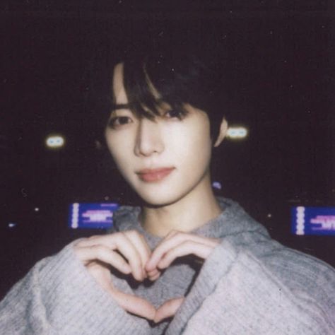 txt beomgyu polaroid icon Beomgyu Plushie, Beomgyu Selfie, Beomgyu Polaroid, Polaroid Icon, Moa Collection, Choi Beomgyu, Txt Beomgyu, Snapchat Filters, Love My Boys