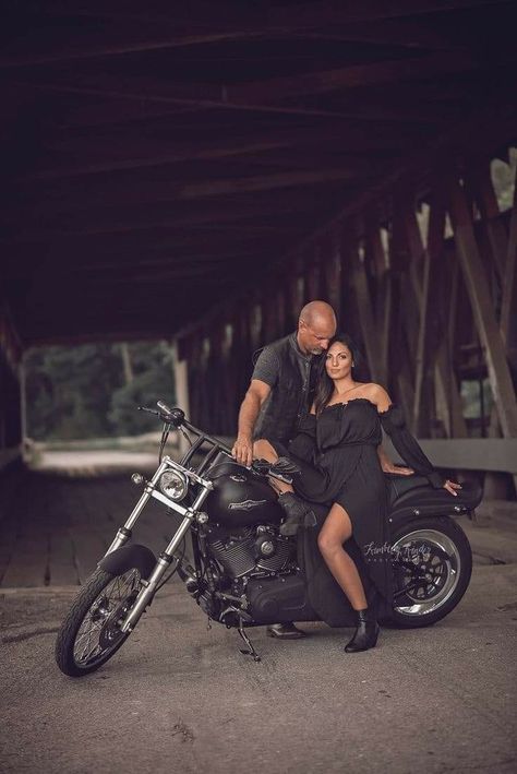 Engagement Photos Motorcycle Harley Davidson, Engagement Pictures With Motorcycle, Biker Wedding Photos Motorcycle Couple, Engagement Photos Harley Davidson, Motorcycle Family Photoshoot, Biker Engagement Photos, Motorcycle Photo Shoot Couple, Harley Wedding Ideas, Harley Engagement Photos