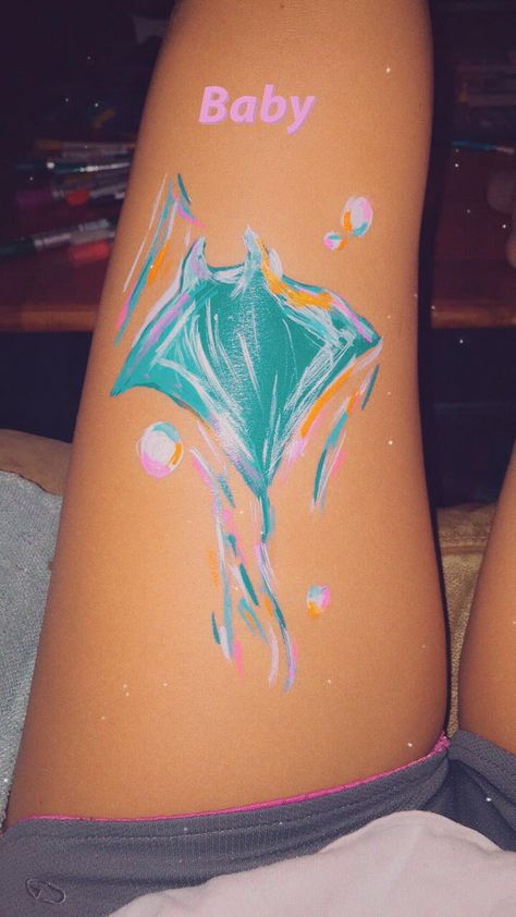 Manta Ray Painting Acrylic, Leg Painting Body Art, Manta Ray Painting, Ray Painting, Leg Painting, Painting References, Face Painting Ideas, Manta Ray, Art Ocean