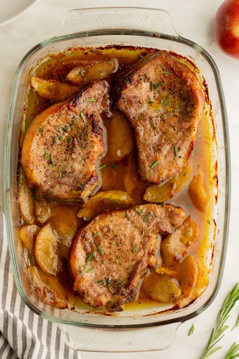 Apple Pork Chops Baked, Apple Pork Chop Recipes, Pork Chops With Apples, Apples And Onions, Pan Pork Chops, Baked Pork Chops Oven, Easy Apple Crisp Recipe, Apple Pork, Easy Pork Chops