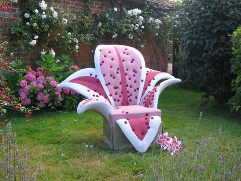 Flower chair by  furniture designer Rabea Giebfried-Nietzard Estilo Kitsch, Sculpture Interior, Flower Chair, Sculpture Architecture, Weird Furniture, Unusual Furniture, Whimsical Furniture, Flower Sculptures, Funky Furniture