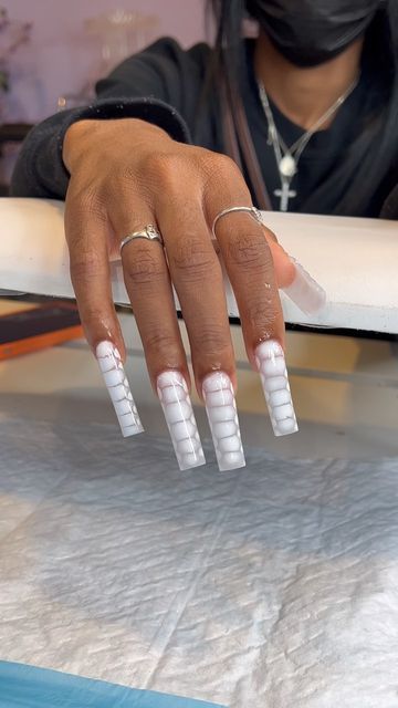 Ombre Crocodile Nails, Short White Croc Nails, Crocodile Nail Design White, Grey Crocodile Nails, White Alligator Nails, White Crocodile French Tip Nails, How To Do Crocodile Nails, Short Crocodile Nails, White Croc Print Nails