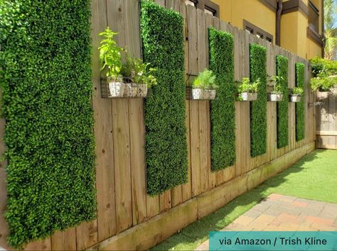 Artificial Grass Wall Decoration Ideas, Decorative Fence Panels, Wall Decor Garden, Artificial Grass Wall, Grass Backdrops, Artificial Green Wall, Indoor Plant Wall, Green Fence, Artificial Hedges