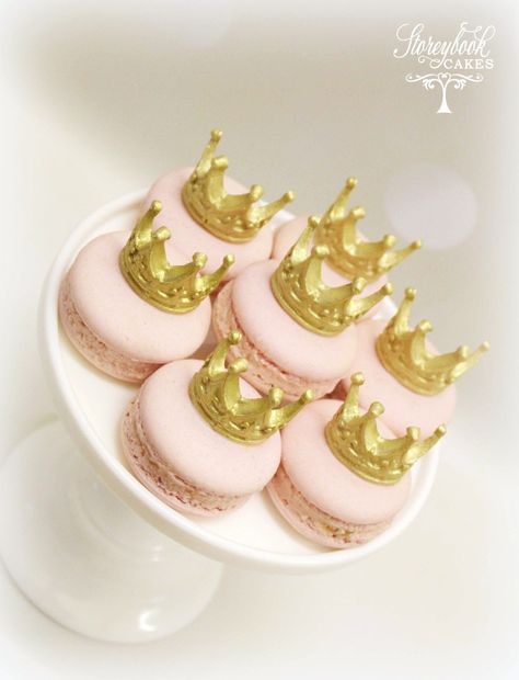 Princess Macarons, Craft Crown, Macarons Pink, Pastel Desserts, Pink Macarons, Dessert Alternatives, Wedding Cake Prices, Macaron Cake, Princess Birthday Cake