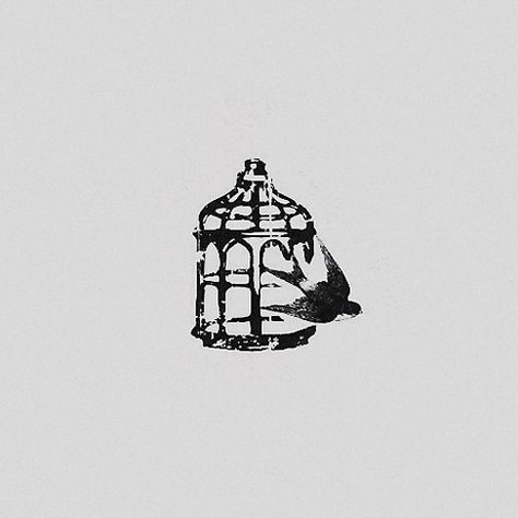 Sansa Stark Tattoo, Elizabeth Comstock Aesthetic, Caged Bird Aesthetic, Bird And Cage Tattoo, Women's Back Tattoos, Gothic Tattoos, Arte Peculiar, 1 Tattoo, Bird Boxes