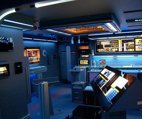 Star Trek Apartment Sci Fi Rooms, Sport Ideas, Spaceship Interior, Themed Rooms, Studio Flat, Star Trek Voyager, Bachelor Pad, Property Marketing, Space Station