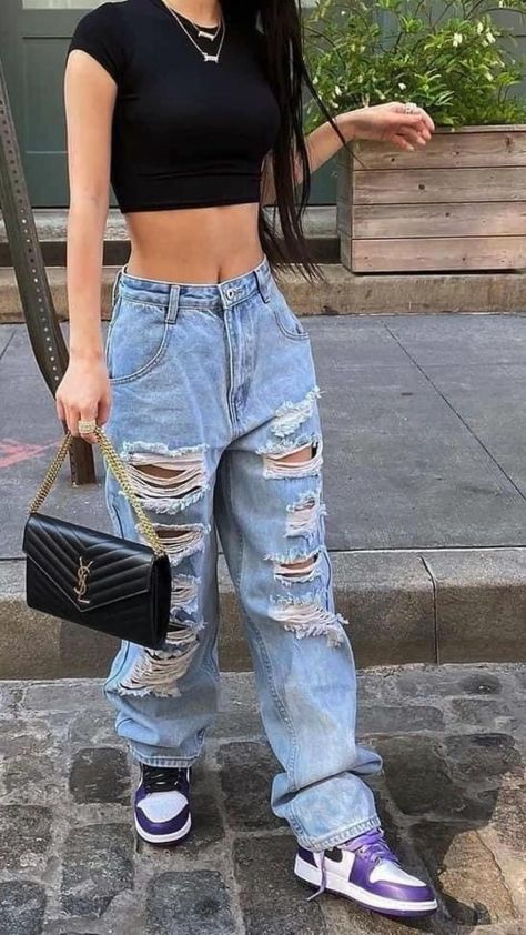 Jeans And Crop Top Outfit, Girls Ripped Jeans, Cute Ripped Jeans, Comfy Casual Outfits, Casual College Outfits, Cute Comfy Outfits, Fashion Mistakes, Sporty Outfits